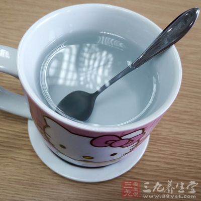 多喝溫熱的水和飲料等