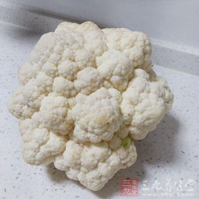 菜花含有的维生素C可以提高植物性食物(比如谷类、蔬菜和水果)中铁的吸收率