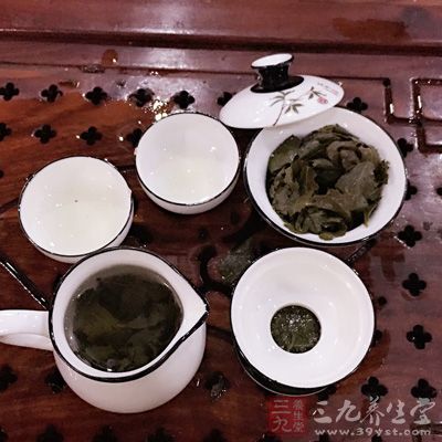 绝招2、喝茶排毒法