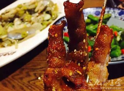 琳琳就一发不可收拾爱上了鸡爪的味道 琳琳就一发不可收拾爱上了鸡爪的味道