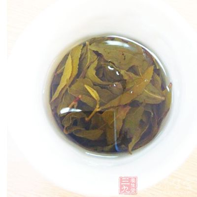 綠茶中含有兒茶素，能夠在短時(shí)間內(nèi)促進(jìn)體內(nèi)卡路里的燃燒