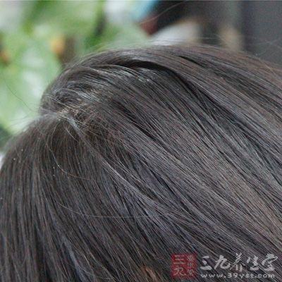 适当地做一些头部按摩