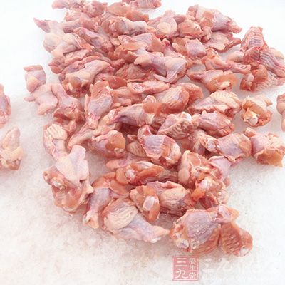 鸡肉肉质细嫩，滋味鲜美