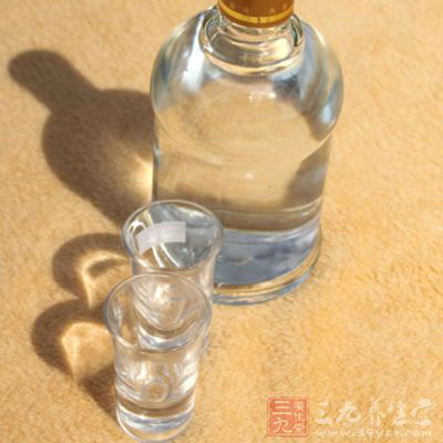 白酒具有舒筋通络、活血化淤的功效