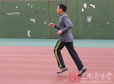 经常坚持跑步锻炼能提高这种适应能力