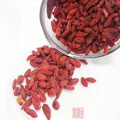 枸杞叶煎汁去渣，同羊肾、羊肉、葱白、糯米一起煮粥