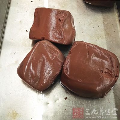 放心猪血一般呈暗红色 放心猪血一般呈暗红色