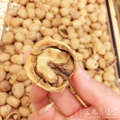 核桃又称胡桃、羌桃
