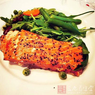 专家建议大家把坚持吃鱼肉当成日常饮食的一个重要部分