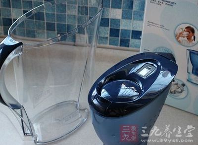 材质是采用的AS树脂材质