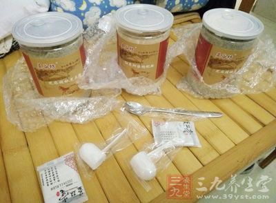 除了送了红枣阿胶枸杞粉之外,还送两个小勺和糖 除了送了红枣阿胶枸杞粉之外,还送两个小勺和糖