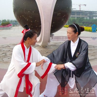 太极拳动作太慢，因而只能祛病难以强身