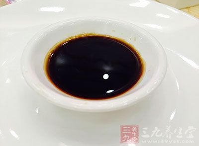 酱油是厨房里常见的调味品它的品种有很多