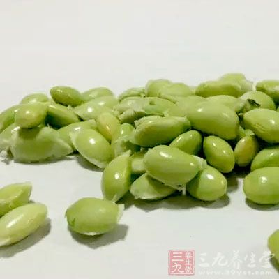 除海鲜外，动物内脏、豆类及豆制品、啤酒等高嘌呤食品也应忌服