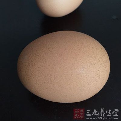 番茄1个，鸡蛋3个，青椒1个，油、盐、鸡精适量