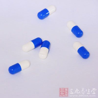 应该根据细菌培养结果采取敏感抗生素治疗