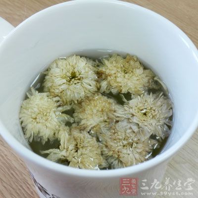 清肝胆火，明目，滋阴。菊花、枸杞适量，加冰糖，开水泡5分钟即可