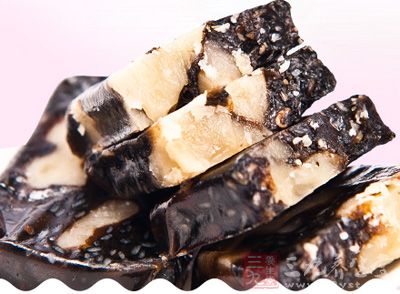 鹤王阿胶固元糕通过精心熬制、精选优质的原材料 鹤王阿胶固元糕通过精心熬制、精选优质的原材料