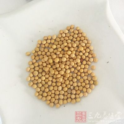 黄豆富含大豆卵磷脂，它是大脑的重要组成成分之一