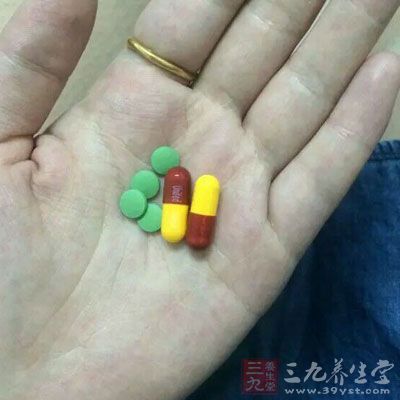 慎用、忌用對(duì)胃粘膜有損傷的藥物