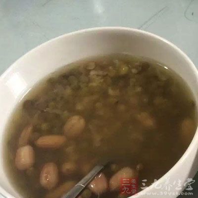 馬齒莧200克，綠豆50克，大蒜5頭，鹽適量