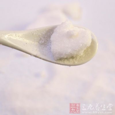 减少盐的摄入，可提高唾液中的溶菌酶含量