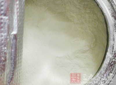 高粉395G，盐5G，奶粉8G，糖55G，蛋1个，酵母10G，水160G，油50G