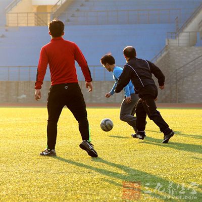 足球头球技巧 你知道头球的正确方法吗(2)