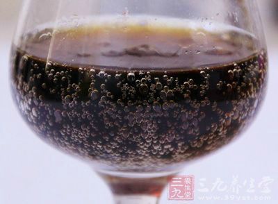 常喝碳酸飲料對人體健康所帶來的副作用遠遠大于其所帶來的快感