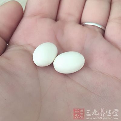 葡萄糖酸可以改善大脑的氧和作用，其用法为每天两次