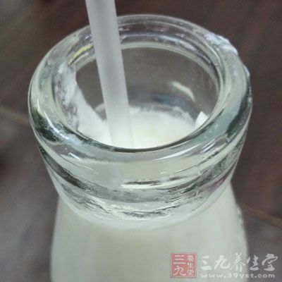 飯后吃水果又或者是喝酸奶對(duì)于身體健康來說有好處