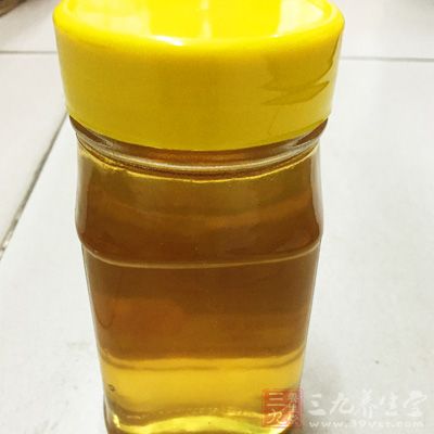 材料：蜂蜜、绿茶、薄荷