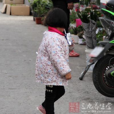 孩子就会形成对大便的条件反射，逐渐产生便意