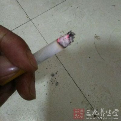 烟草中的焦油、一氧化碳、尼古丁等多种有毒物质