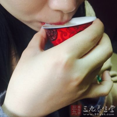 喝了这样的茶，往往会让人感觉到特别饿