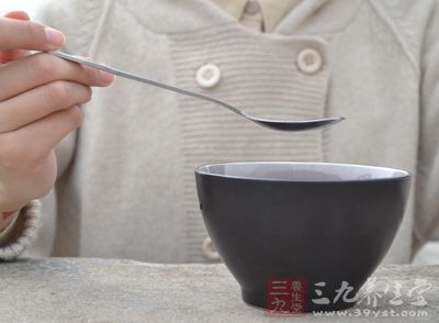 宜多喝水，吃酸味果蔬