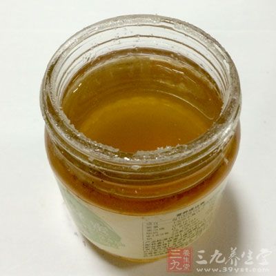 生绿豆粉300克，红豆沙适量，蜂蜜120ML，芝麻油80ML，凉白开90ML