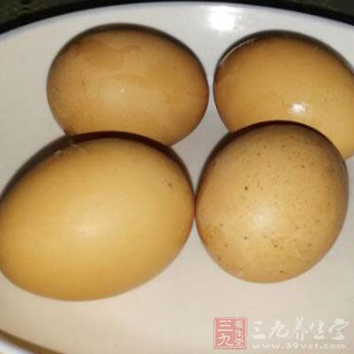 绿豆100克，鸡蛋1个，冰糖适量