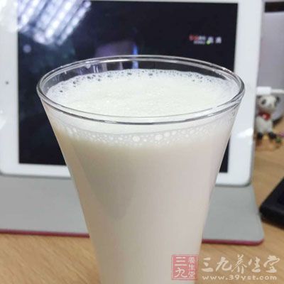 杨梅糖水350ml，牛奶100ML，明胶12g