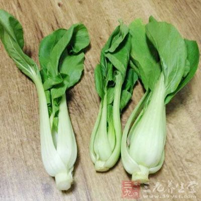 大棚內(nèi)的蔬菜遠(yuǎn)比直接光照作用下生長(zhǎng)的好看誘人