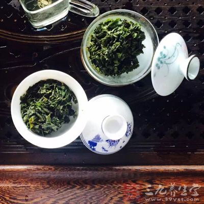 綠茶適量，薏苡適量