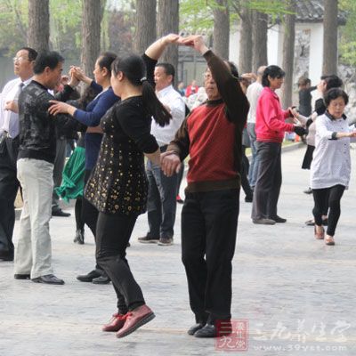 跳广场舞的好处 跳广场舞对老年人的几大好处