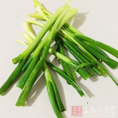 土豆，小葱，橄榄油，辣椒粉，花椒粉，生抽，盐，鸡精，黑胡椒酱