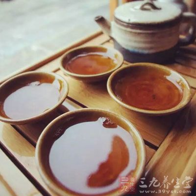 很多人喜欢酒后通过喝茶来解酒