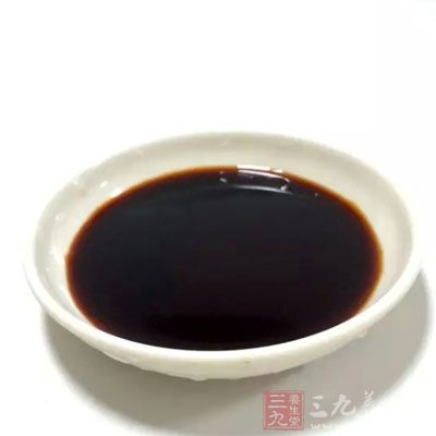 荠菜，猪肉碎，虾，面粉，姜，鸡精，酱油，料酒，十三香粉，油