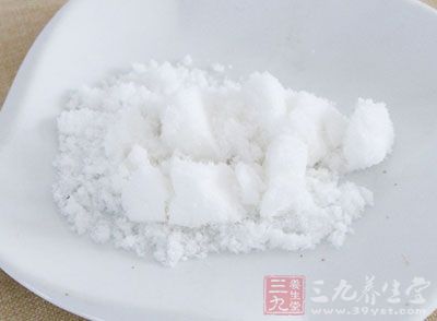 五花肉，青椒(尖椒更好)，生抽，白糖適量