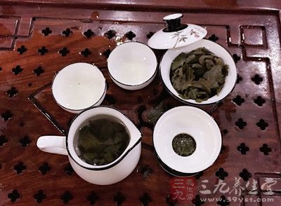 绿茶可以提神醒脑，对电脑辐射也有一定的抵抗效果