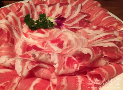 黃芪15克，羊肉90克