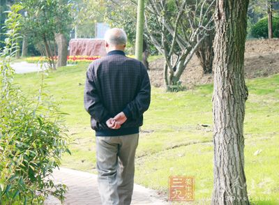 父亲在家庭中的角色在现在的中国还是处于一个过渡时期