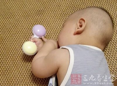 婴儿打嗝 宝妈必知的拍嗝技巧